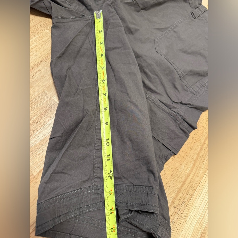 Angel Kiss Gray Cargo Shorts, size 18 - Picture 10 of 11